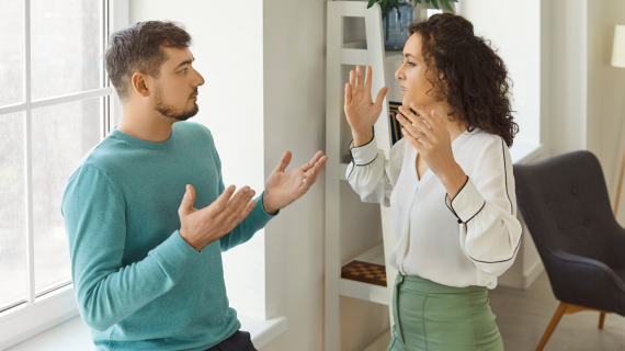 5 Sikap yang Terlihat Romantis Tapi Sebenarnya Red Flag